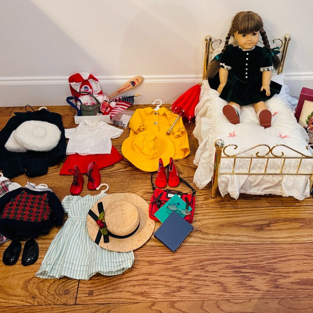 ORIGINAL & VINTAGE American Girl Doll Molly McIntire Collection